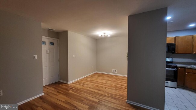 Foto del edificio - 14 Cypress Ct