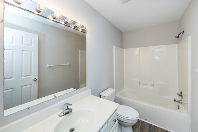 Foto del edificio - 814 King Arthur Dr