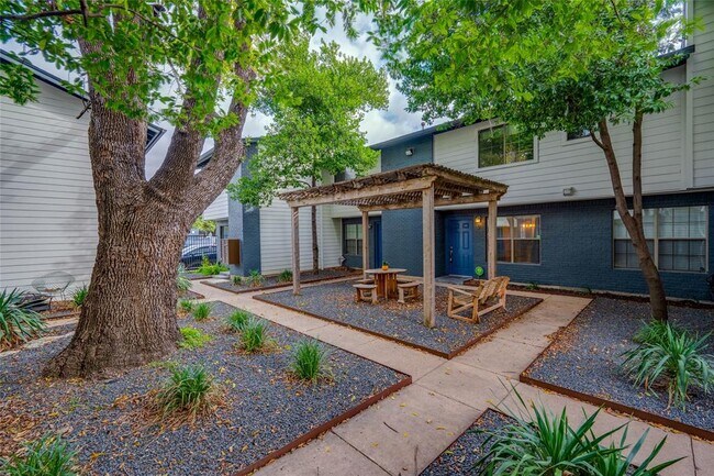 Foto del edificio - 2101 Polaris Ave