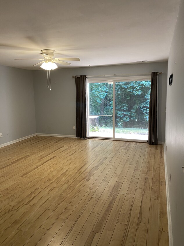 Living room - 1851 Trailwood Heights Ln