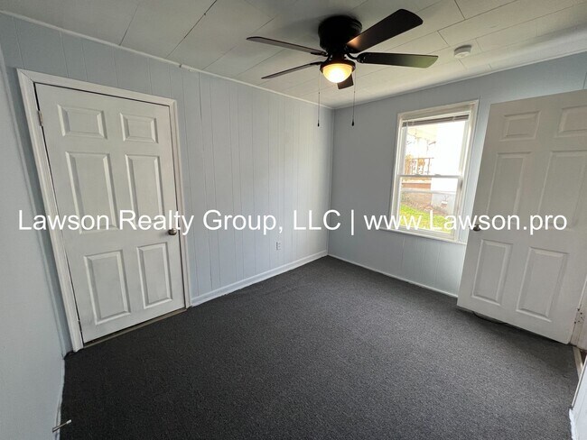 Building Photo - Iowa 817