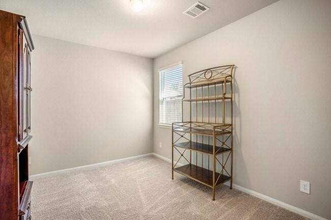 Building Photo - 2816 Madison Dr