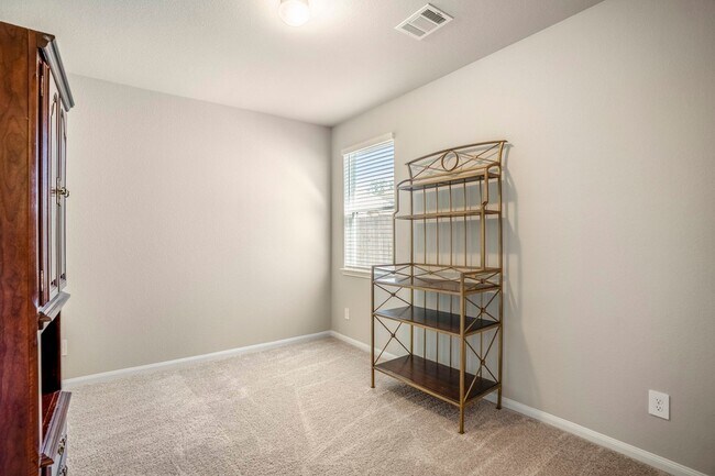 Foto del edificio - 2816 Madison Dr