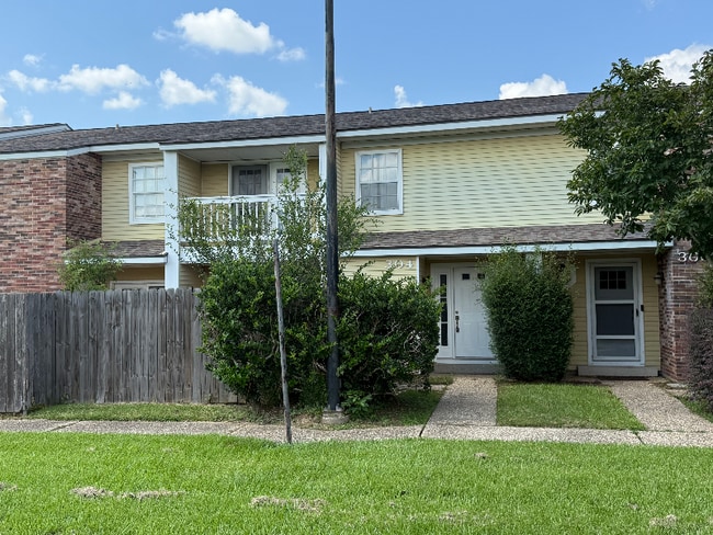 Building Photo - 200 Lodge Dr