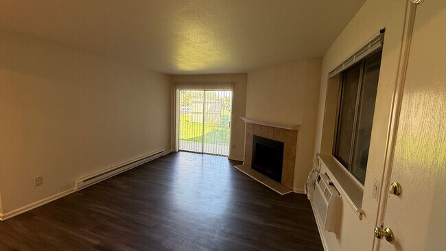 Foto del edificio - 2-Bedroom, 2-Bath Condo Near City Center i...