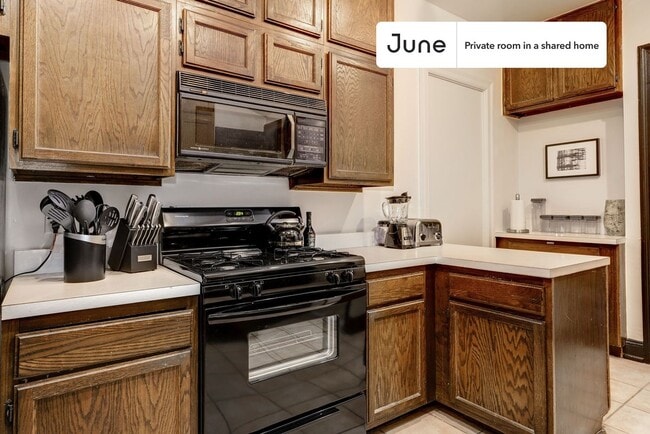 Building Photo - Room in Shared 7 bed/3.5 bath home in Woodley Park