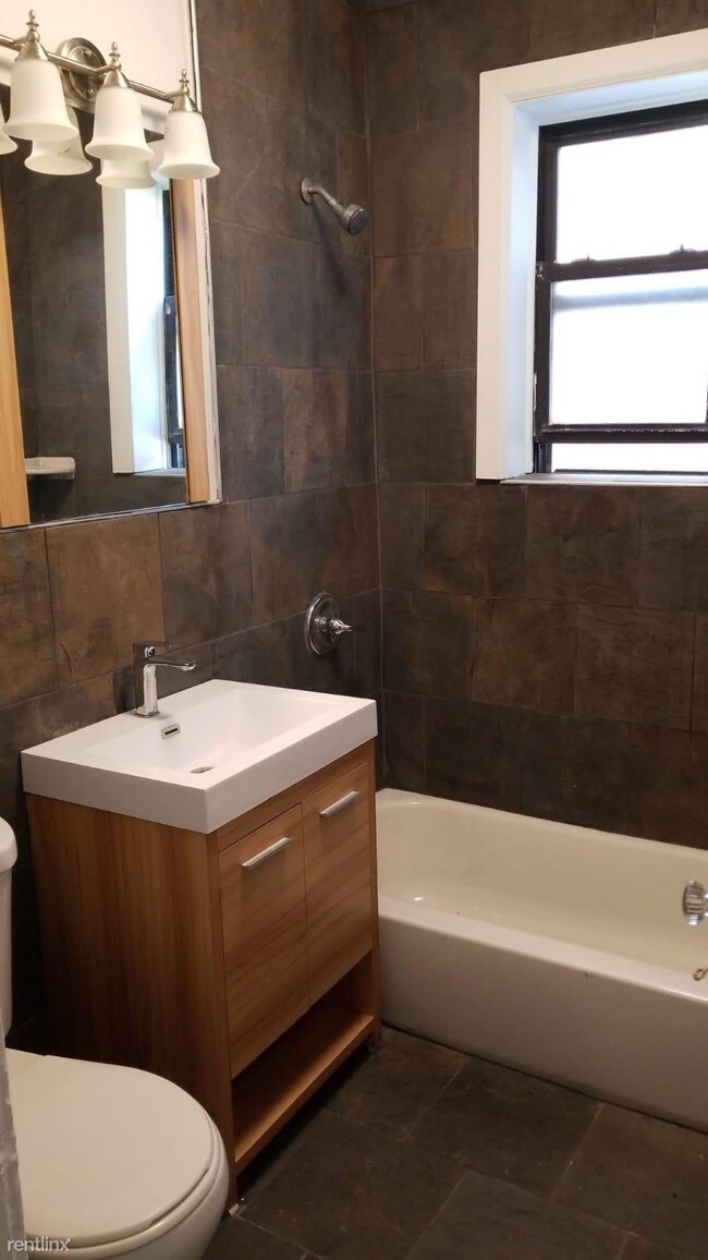 Building Photo - 3 br, 1 bath  - 61 S Munn Ave Apt 202