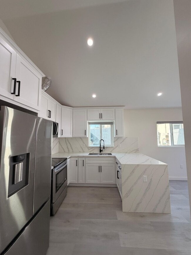 Building Photo - 720 Geneva St