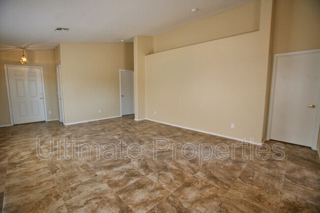 Foto del edificio - 6421 W Magnolia St