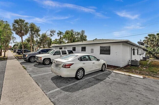 Building Photo - 5744 NW 27th Ct
