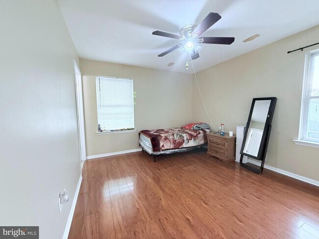 Foto del edificio - 697 Johnstone St