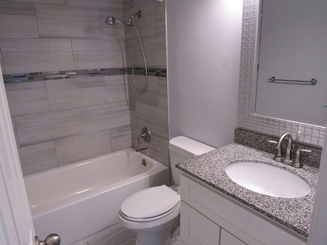 Building Photo - 2727 Twin Oaks Ct