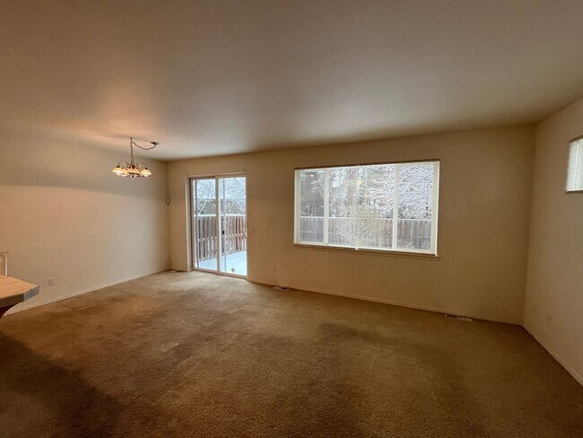 Foto del edificio - 3 Bed/2.5 Bath Single Family Home in River Canyon Estates