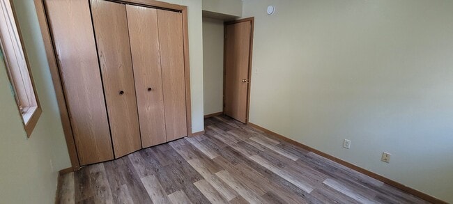 Building Photo - Large Cul-de-sac Home