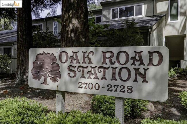 Foto del edificio - 2704 Oak Rd