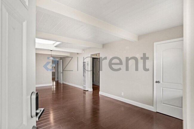 Foto del edificio - 1135 Hollyburne Ave