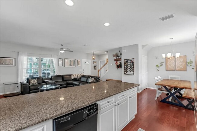 Foto del edificio - 749 Altaloma Ave