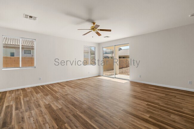 Building Photo - 7315 S 73rd Dr