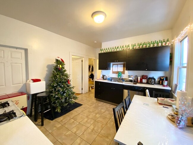 Building Photo - Calumet Street in Mission Hill - 4Bed Modern $5600