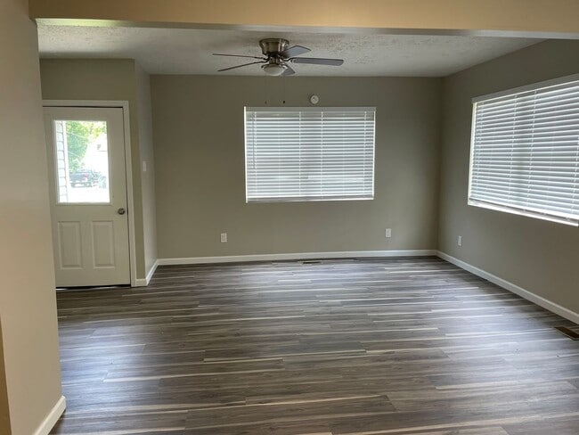 Building Photo - Knoxville 37918 - Adorable Fountain City Rancher with 3 Bedrooms, 1 Bath Rent – $1,550/Month! - C...