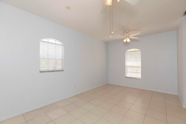 Foto del edificio - 4753 Marine Pkwy