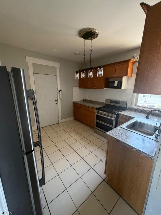 Building Photo - 32 Rosehill Pl