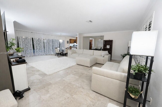 Building Photo - 13451 SW 74th Ave