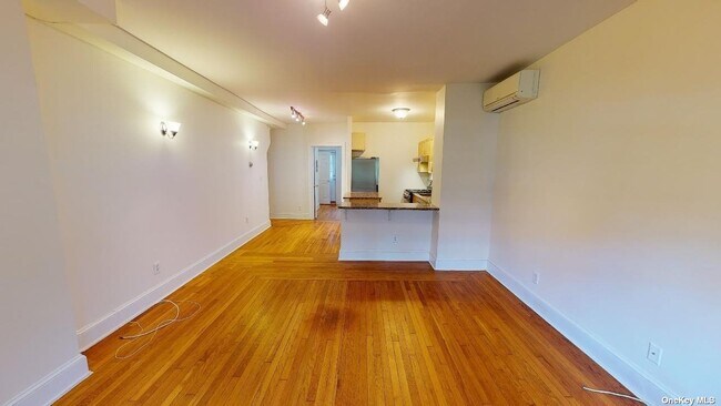 Foto del edificio - 382 Burns St