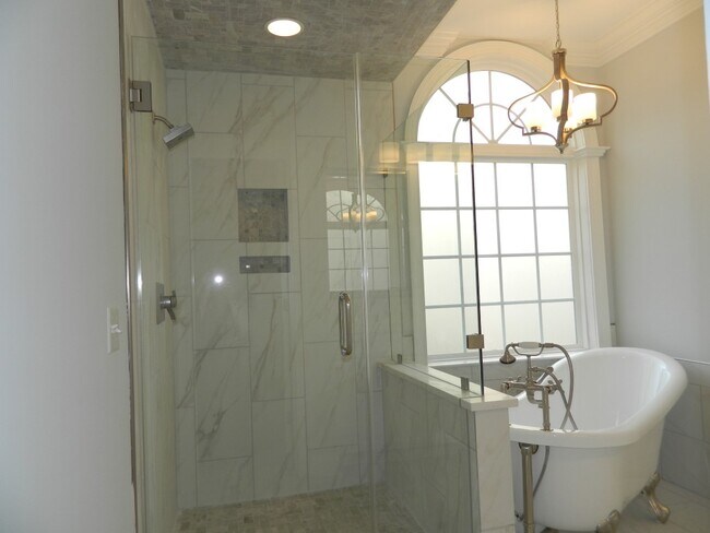 Building Photo - 1608 3rd Loop Rd