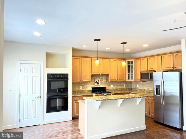 Foto del edificio - 725 Ridgemont Ave