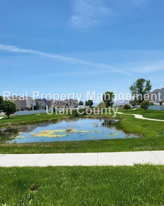 Building Photo - 4 Bedroom Home in Saratoga Springs