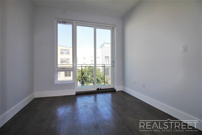 Foto del edificio - Luxury 2 BR in Bushwick with Balcony & Roo...