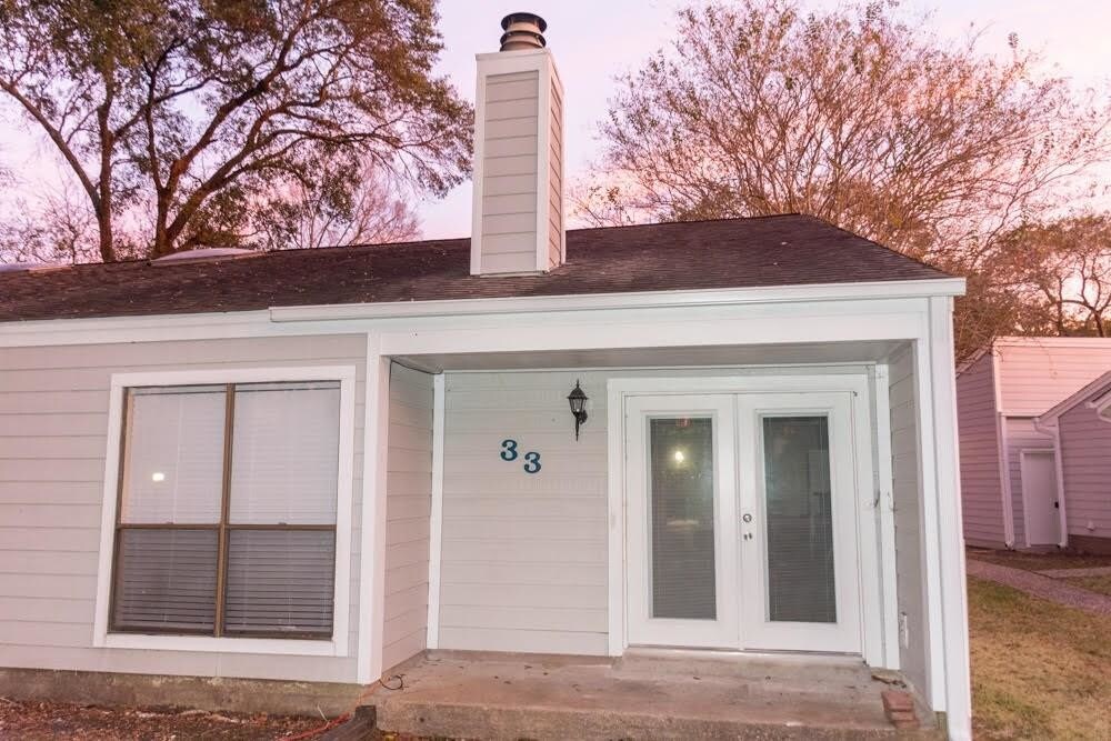 33 Hideaway Dr, Friendswood, TX 77546 Condo for Rent in Friendswood