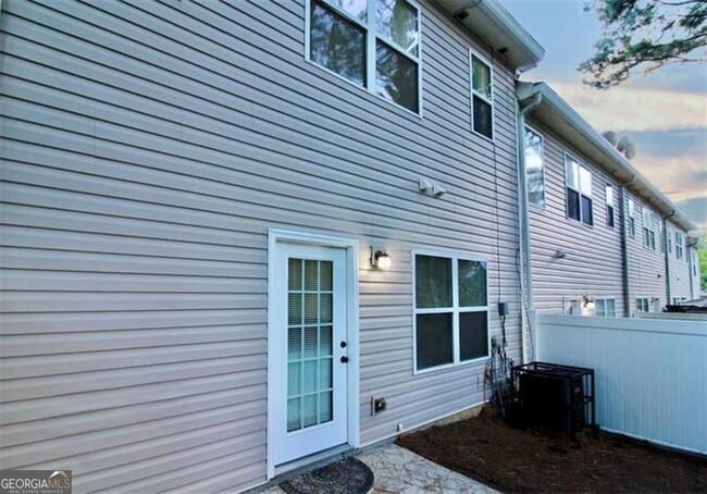 Building Photo - 2555 Flat Shoals Rd