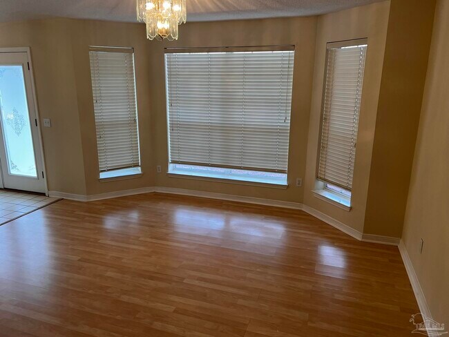 Foto del edificio - 1841 Southbay Dr