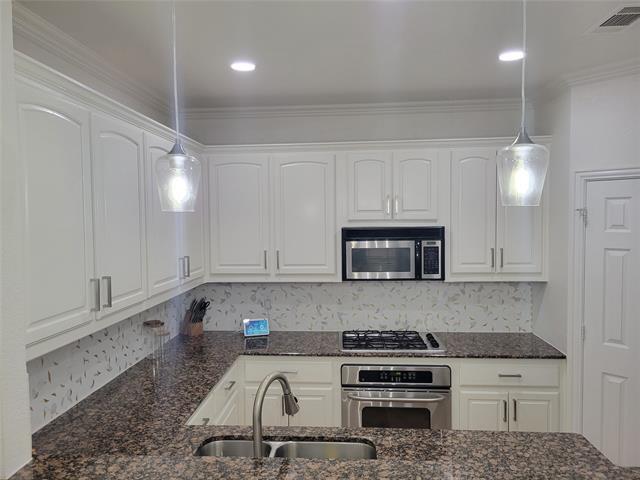 Foto del edificio - 4263 Towne Lake Ct