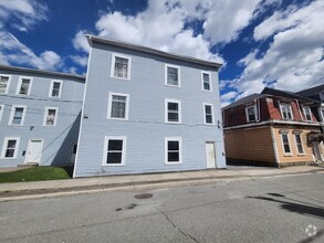 Building Photo - 10 Cedar St