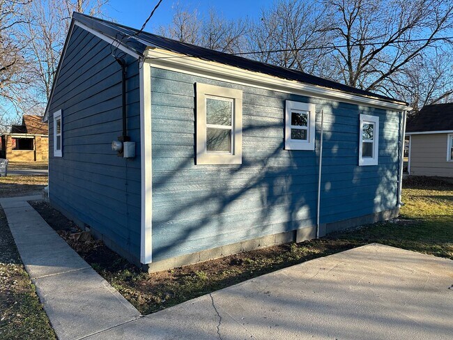 Foto del edificio - COMING SOON! Quaint & Cozy 2BR/1BA House in Baxter Springs