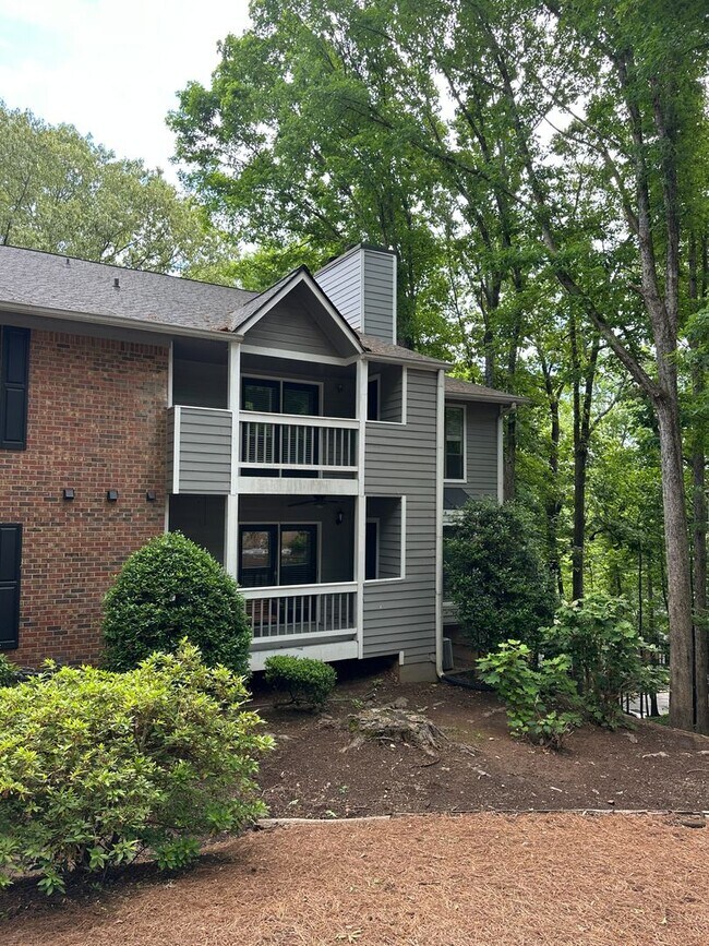 Foto del edificio - 2 bed/2 bath condo in great Roswell location
