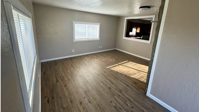 Foto del edificio - Enjoy living outside of town!