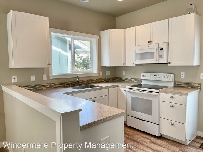 Building Photo - 4 br, 2.5 bath House - 10719 NE Old Growth...