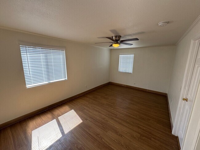 Foto del edificio - Cozy 1 Bed, 1 Bath Pomona Cottage with 440...