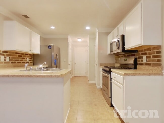 Building Photo - 129 Ilex Dr