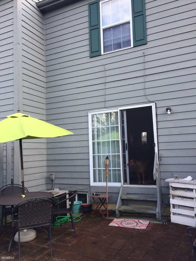 Foto del edificio - 734 Parkbluff Way