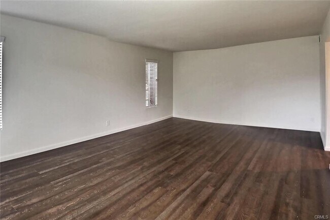 Building Photo - 10641 Chestnut St