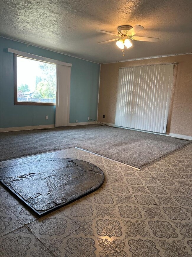 Foto del edificio - 643 Hansen Ave