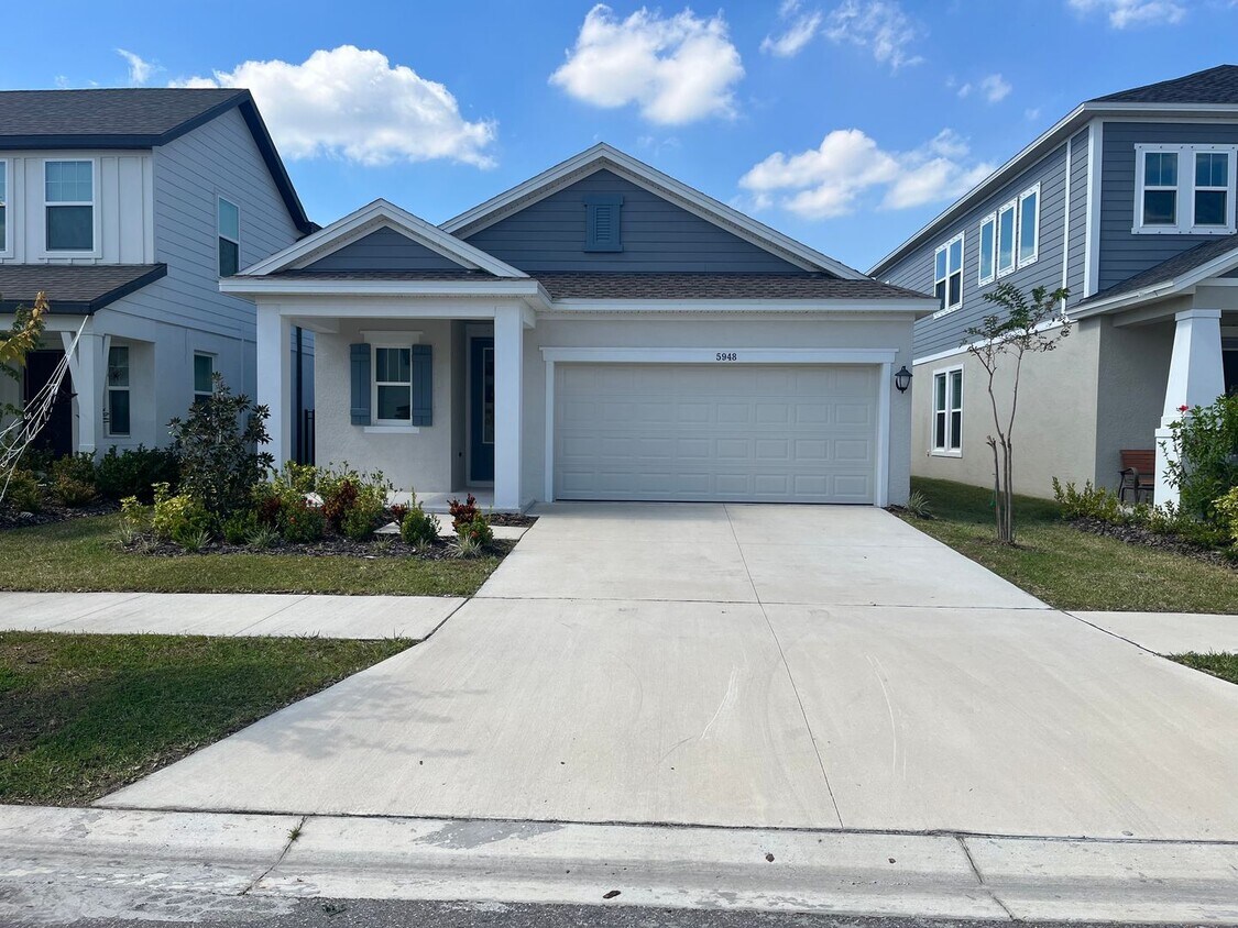 Primary Photo - Beautiful home located in desirable Waters...