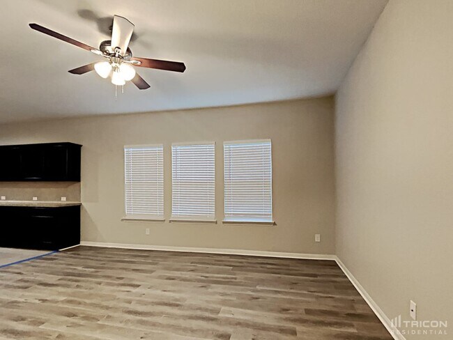 Building Photo - 8930 Holland Pk