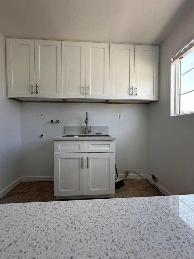 Building Photo - Awesome Home with RV or Boat Parking! MUST...