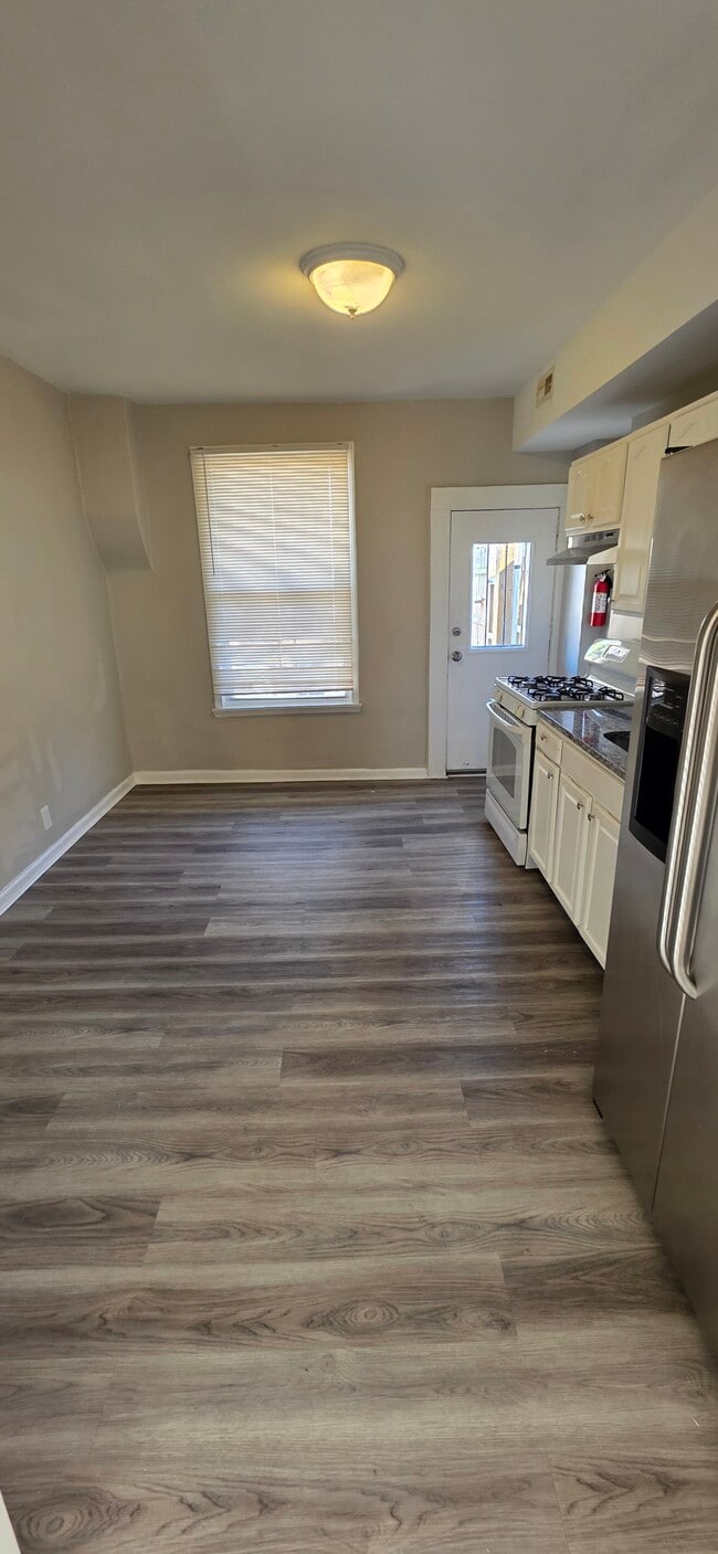 Building Photo - 701 N Curley St